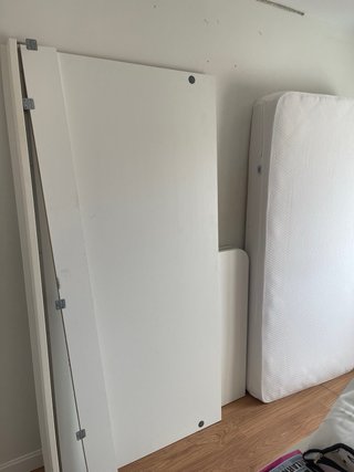 Cama juvenil blanca con comchon