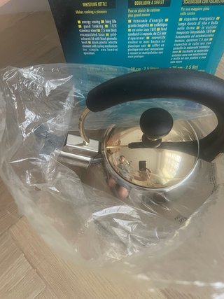 Hervidor de agua con silbato 2.5L