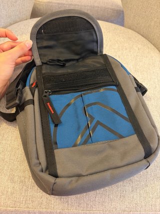 Bolso bandolera Neakpeak gris y azul unisex