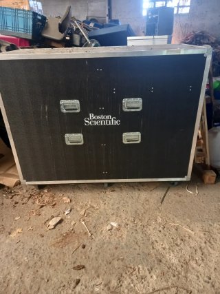 Se vende caja para equipo de sonido altavoces etap