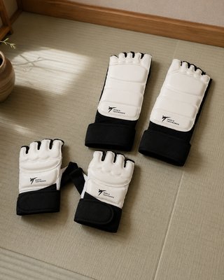 Guantillas Taekwondo Mano y Pie World Taekwondo
