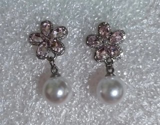Pendientes plateados con perla y circonitas