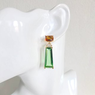 Orecchini con lunghi cristalli verde lime e ambra