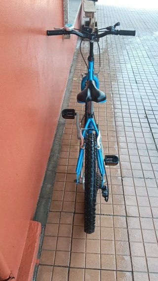Bicicleta infantil azul MEGA poco uso