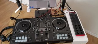 Controlador DJ Hercules Inpulse 500