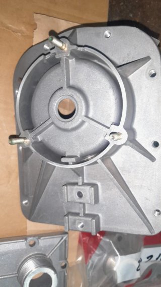 Carcasa de Bomba de agua de Campeon motor AT - 30