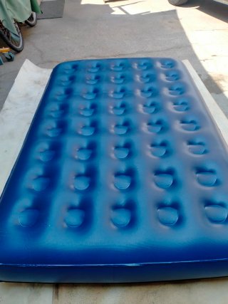 Colchón hinchable azul