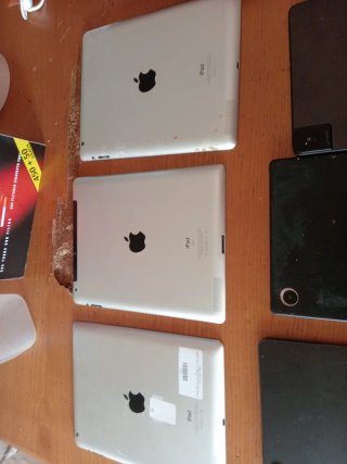 Tablets Apple iPad Blancas y Negras nose si funcio