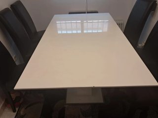Mesa de diseño y 6 sillas piel