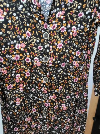 Vestido Stradivarius floral negro