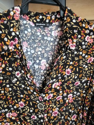 Vestido Stradivarius floral negro