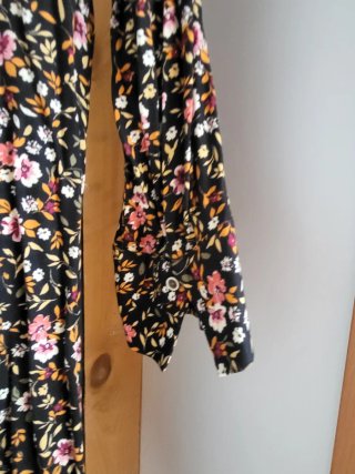 Vestido Stradivarius floral negro