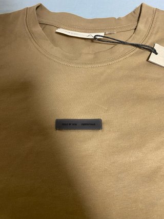 Conjunto Essentials Marrón Camiseta y Pantalón Cor