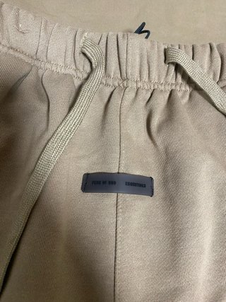Conjunto Essentials Marrón Camiseta y Pantalón Cor