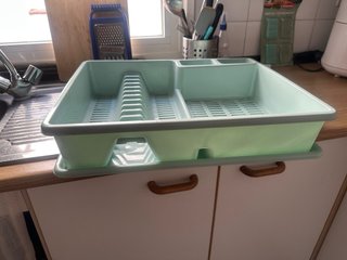 Escurridor de platos verde con bandeja