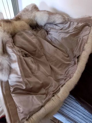 Pelliccia volpe beige e bianca