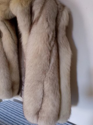 Pelliccia volpe beige e bianca