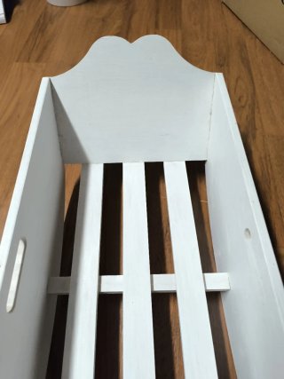 Cuna de madera para bebé de juguete