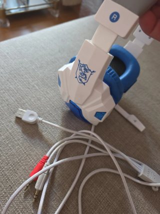 Auriculares gaming azul y blanco