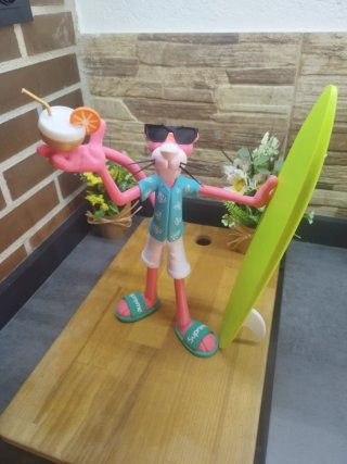 Figura Pantera Rosa Surfista con Bebida