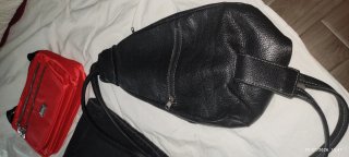Falda vaquera negra y bolsos