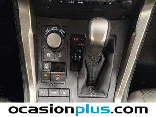 Lexus NX 300h Corporate 2WD + Navibox 145 kW (197 CV)