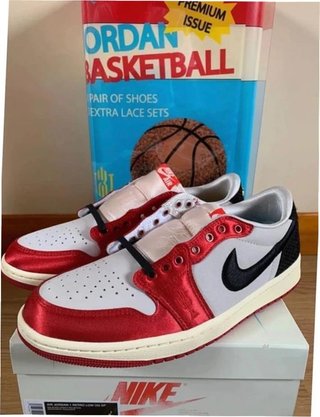 Jordan 1 Retro Low OG Trophy Room Talla 43