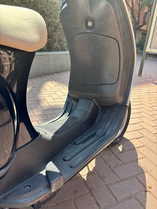 Piaggio Vespa 50cc Scooter Negra