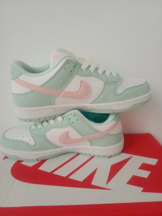 Nike  Verde y Rosa Talla 36