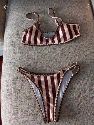 Bikini a rayas beige y marrón