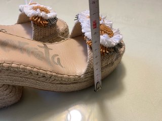 Sandalias Vidorreta plataforma flores beige