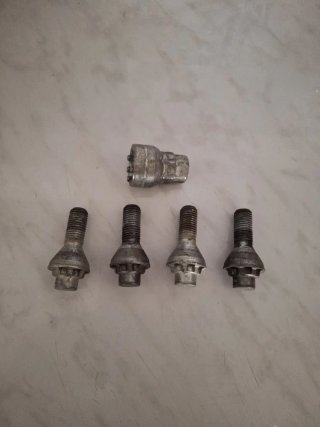 Tornillos antirrobo para ruedas