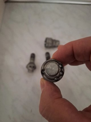 Tornillos antirrobo para ruedas
