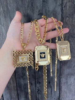 Cadena y colgante versace chapado en oro