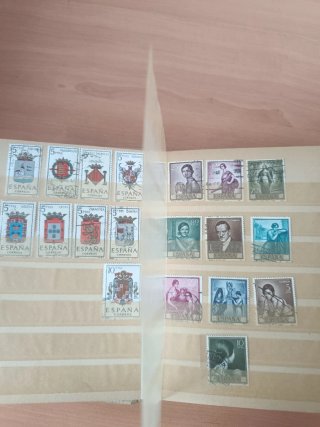 Álbum Sellos España + Lote Recortes De Regalo