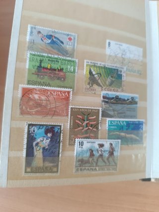 Álbum Sellos España + Lote Recortes De Regalo