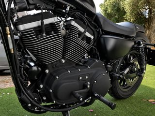 Harley Davidson Iron 883 Preta