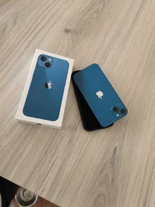 iPhone 13 128GB Azul con funda