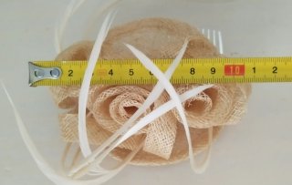 Tocado Peineta Flores Sinamay y Plumas