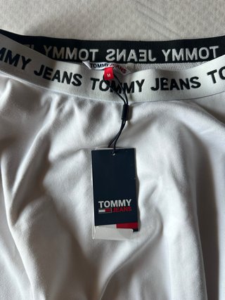 Falda deportiva Tommy Jeans blanca