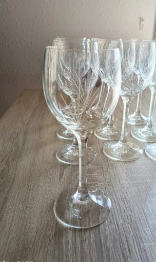 Copas de vino de cristal tallado