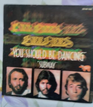 Lote 4 singles: Bee Gees, Christie, Rubettes, Paul