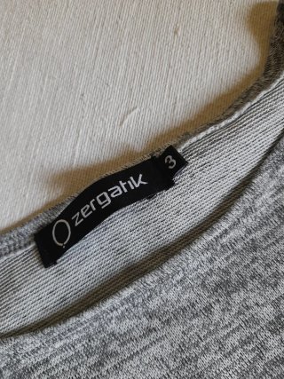 Camiseta ZERGATIK gris talla M.