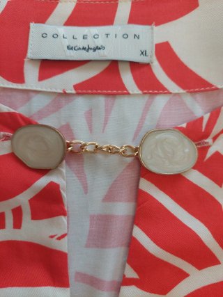 Blusón estampado coral y crema. Corte Inglés.