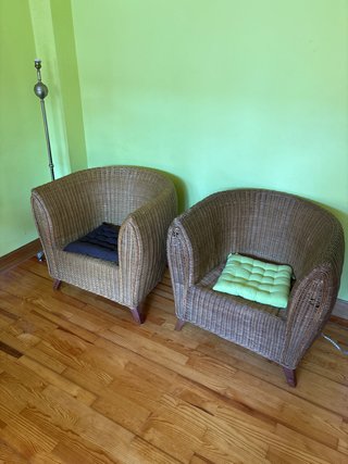 2 Sillones de mimbre con cojines