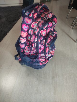 Mochila Totto con ruedas y estampado de corazones