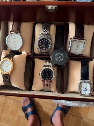 Colección de relojes con caja