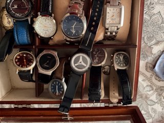 Colección de relojes con caja