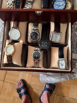 Colección de relojes con caja