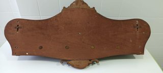 Perchero de madera marrón antiguo